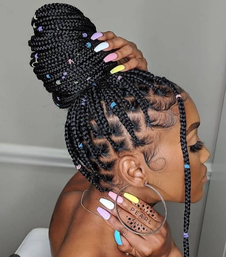 Box braids chignon haut